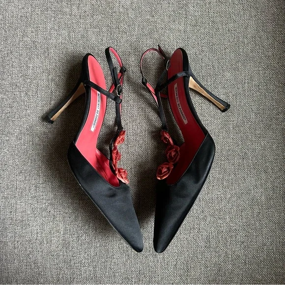 Vintage satin Manolo Blahnik rosebud heels - Picture 3 of 6